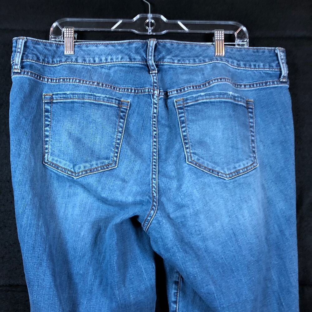 Torrid Womens Jeans Blue Denim Mid Rise Straight Leg Stretch 18R - Picture 8 of 9